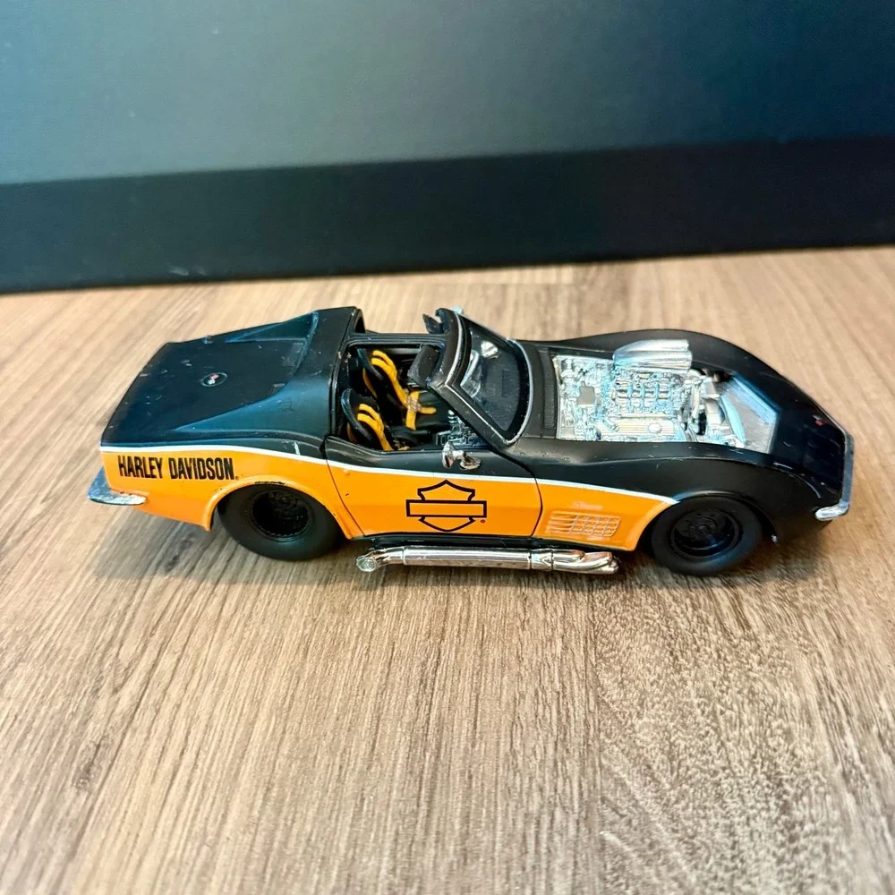 Maisto 1970 Chevrolet Corvette Harley-Davidson 1/24 Diecast Car Black Orange
